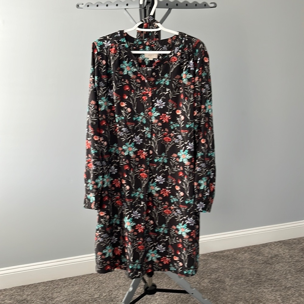 Long sleeve womens LOFT dress, with belt.